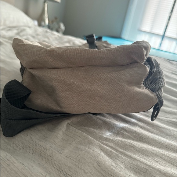 hiking beige crossbody - Picture 7 of 7